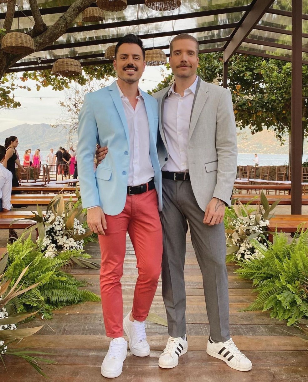 Mulher que agrediu casal gay em padaria é acusada de extorsão ameaça e