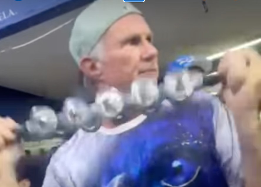 Chad Smith Baterista Do Red Hot Chilli Peppers Cai No Samba Da Portela