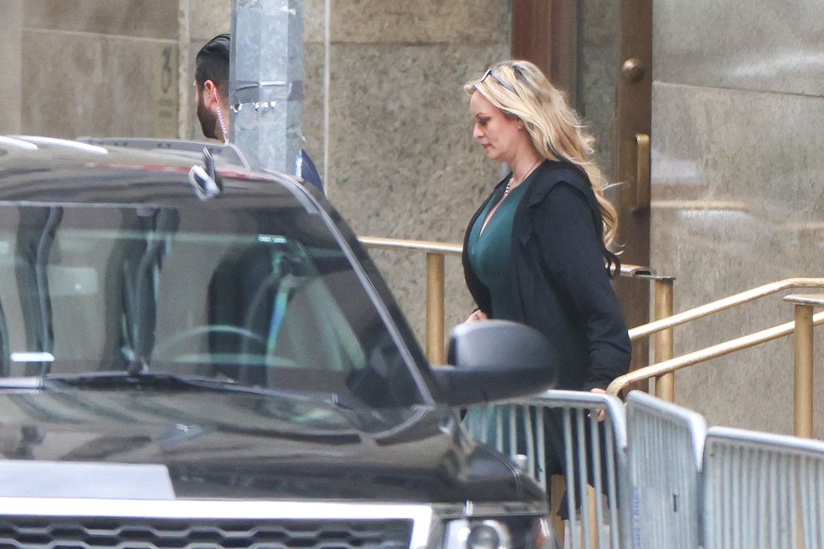 Stormy Daniels Ex Atriz Porn Bate Boca Advogada De Trump Que Tenta Desacreditar Seu