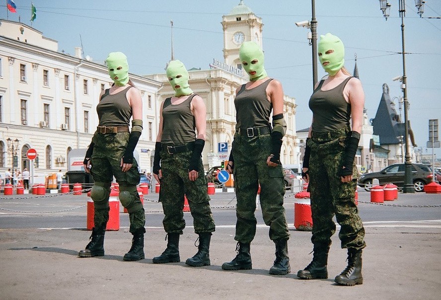 Justi A Russa Condena Cinco Integrantes Do Pussy Riot A Penas De A Anos Por Cr Ticas