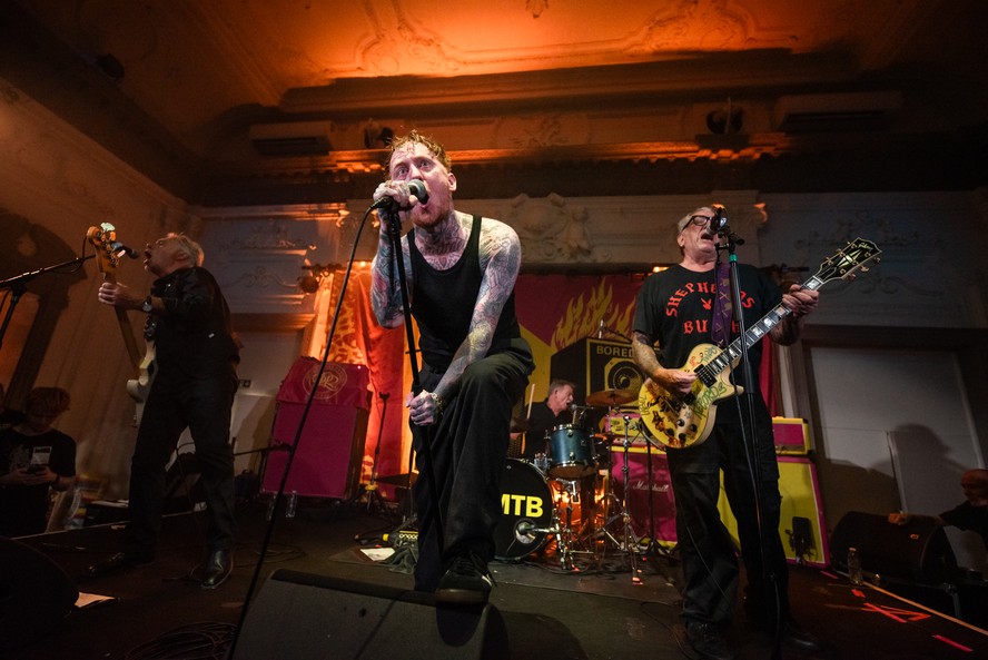 The Town Sex Pistols cancelam apresentação no domingo