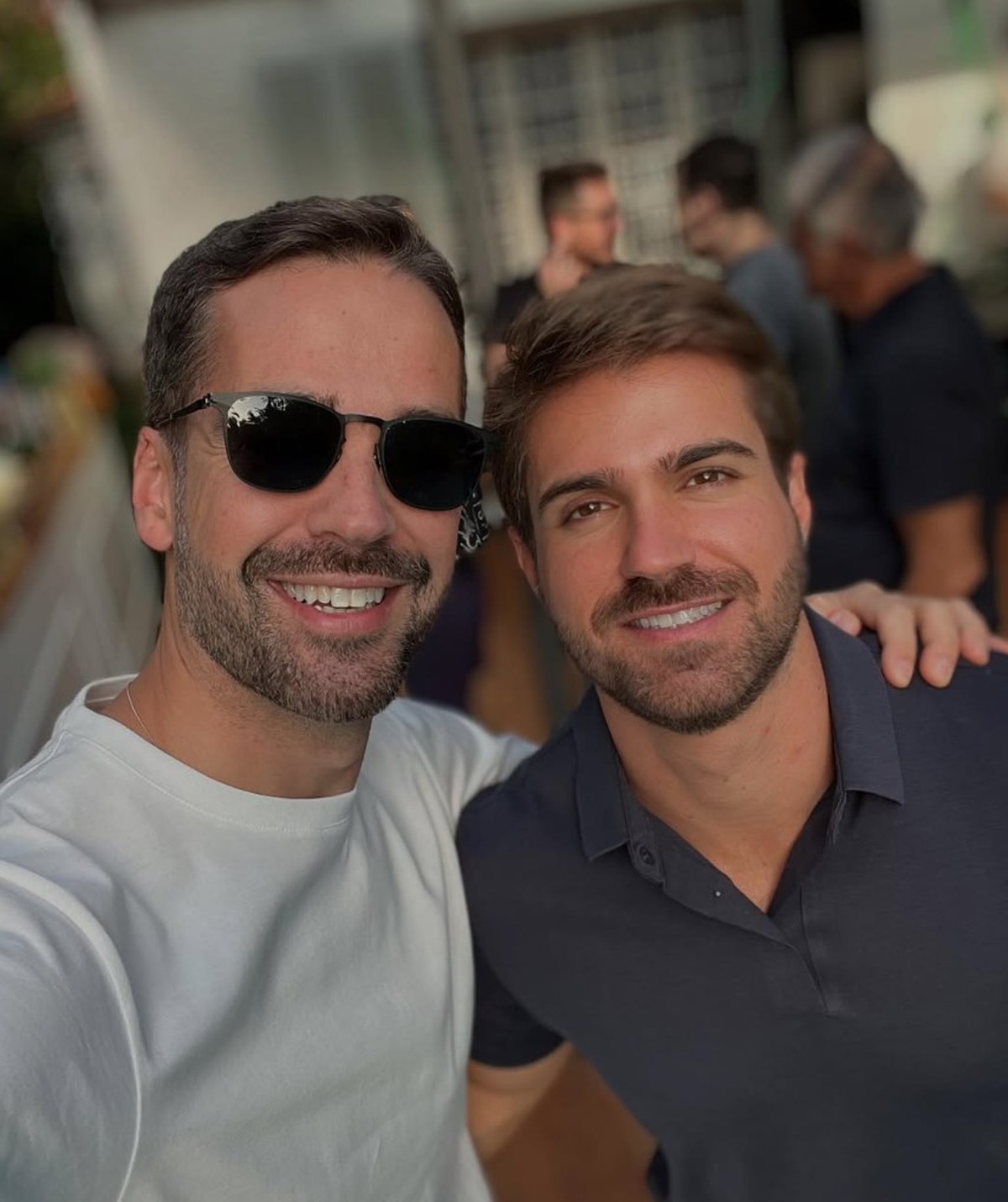 Sou Gay Sou Casado Sou Governador Eduardo Leite Posta Ao Lado Do Marido No Dia