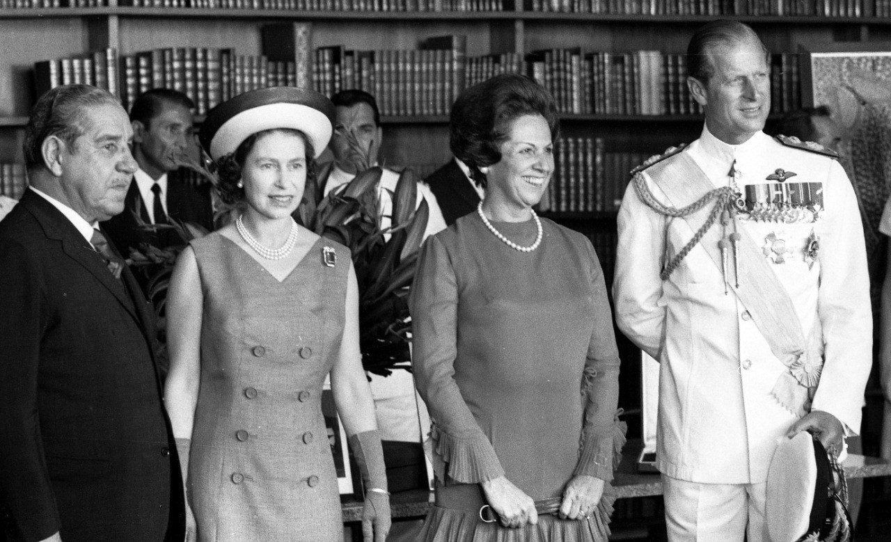 Do Sex Pistols Aos Simpsons A Rainha Elizabeth II Na Cultura Popular