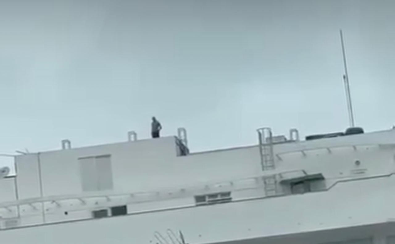 Homem foge por janela de banheiro da delegacia do Recreio dos Bandeirantes - Foto
