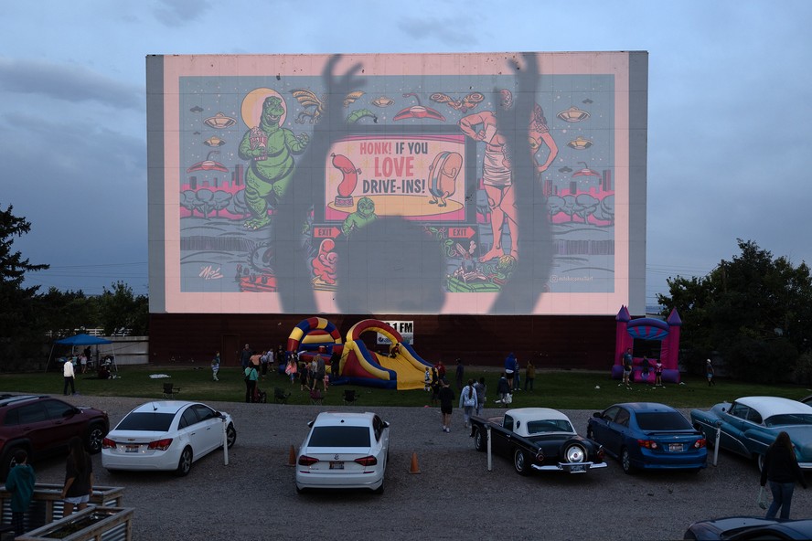 O eterno fascínio dos cinemas drive-in que sobrevivem no interior dos ...