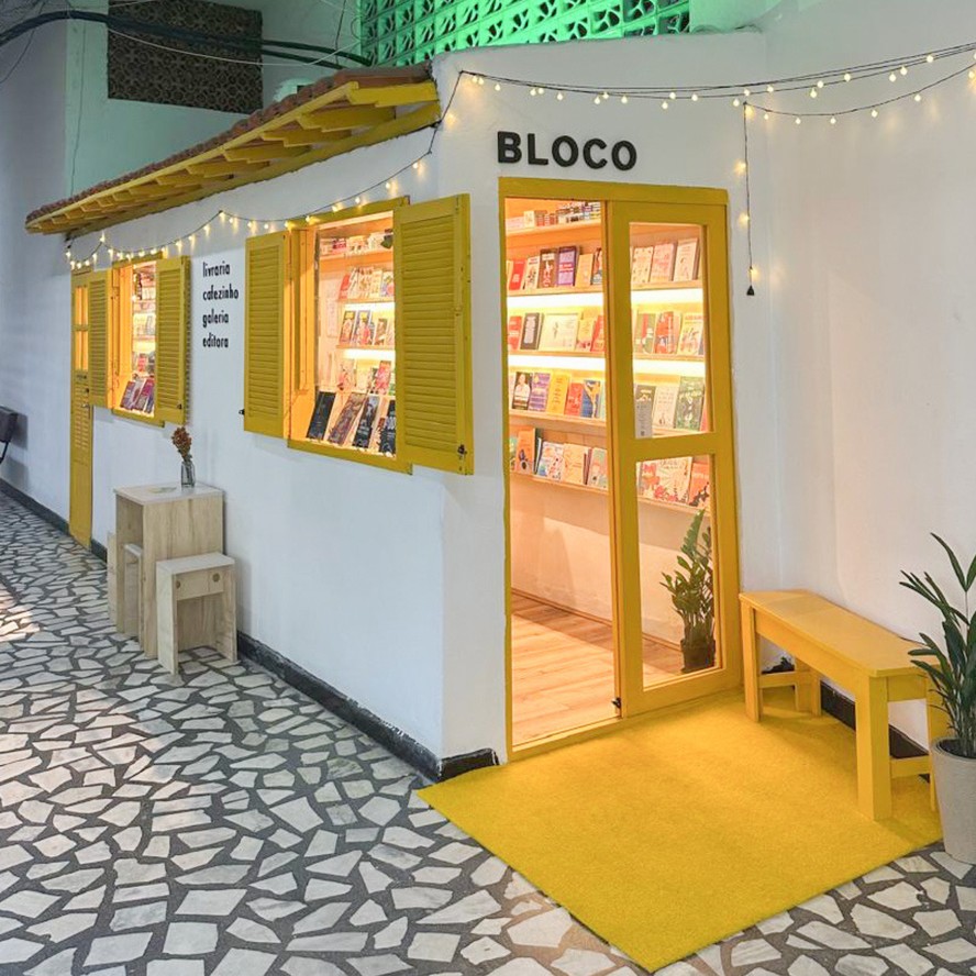 Livraria de 10 metros quadrados movimenta o 'Shopping das Galinhas', em ...