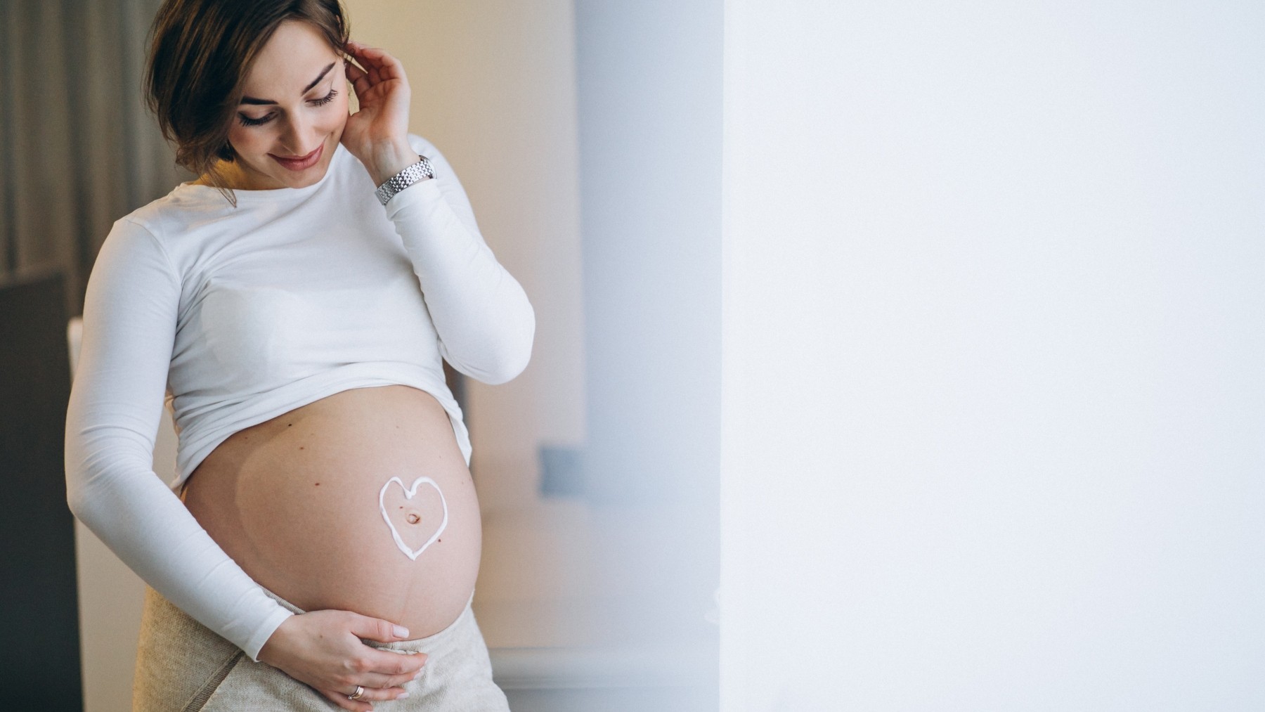 Mulher dá à luz gêmeos de pais diferentes após engravidar naturalmente durante fertilização in vitro na Austrália; entenda - QTU Questões do Universo