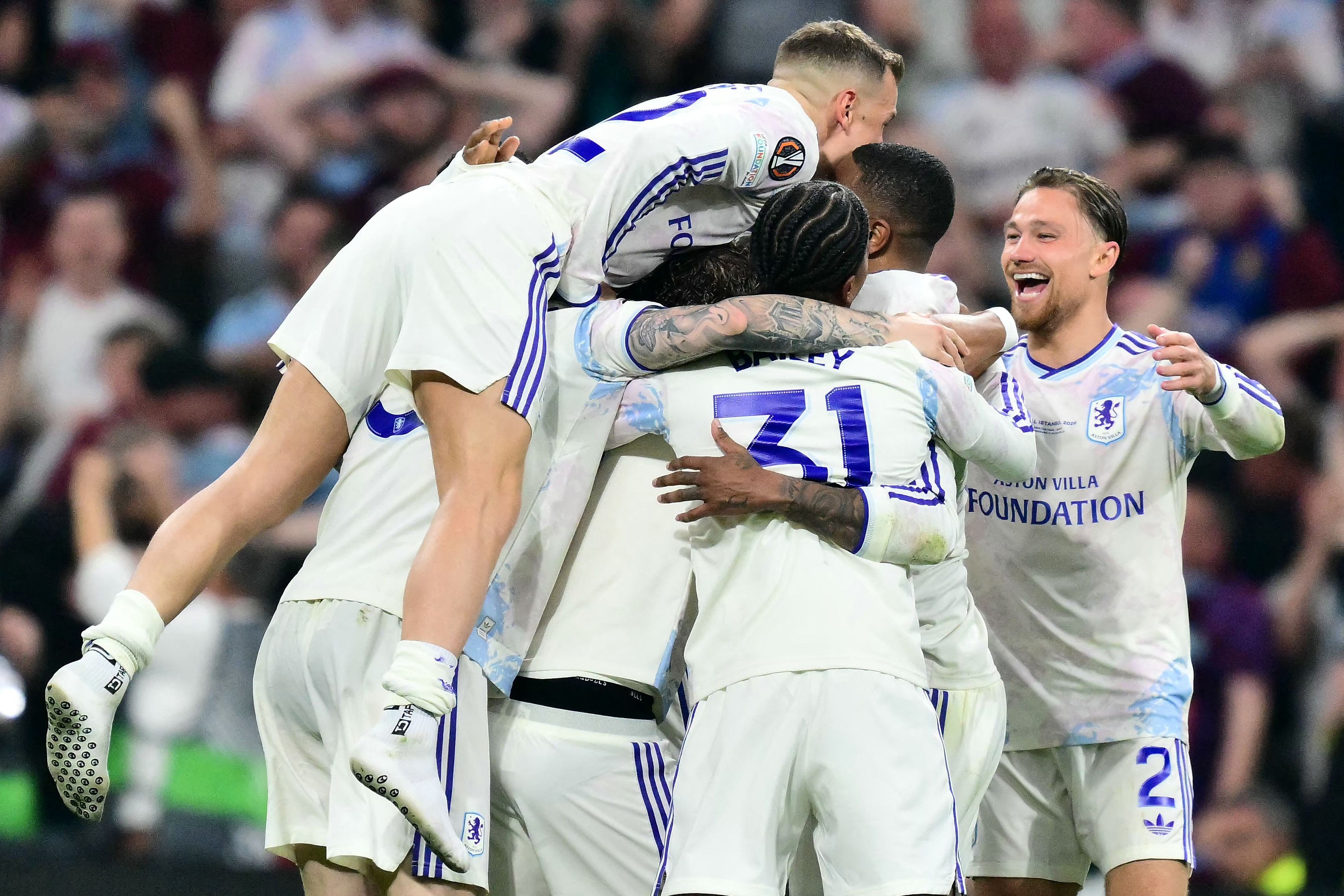 Aston Villa domina o Freiburg e Unai Emery se isola ainda mais como maior campeão da Europa League