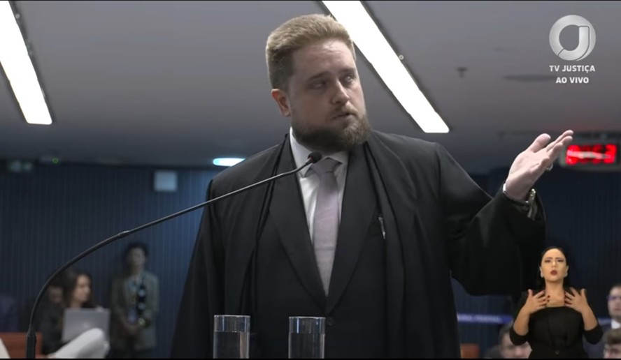 Quem é Matheus Milanez, advogado de Augusto Heleno que abriu a defesa no segundo dia de julgamento no STF