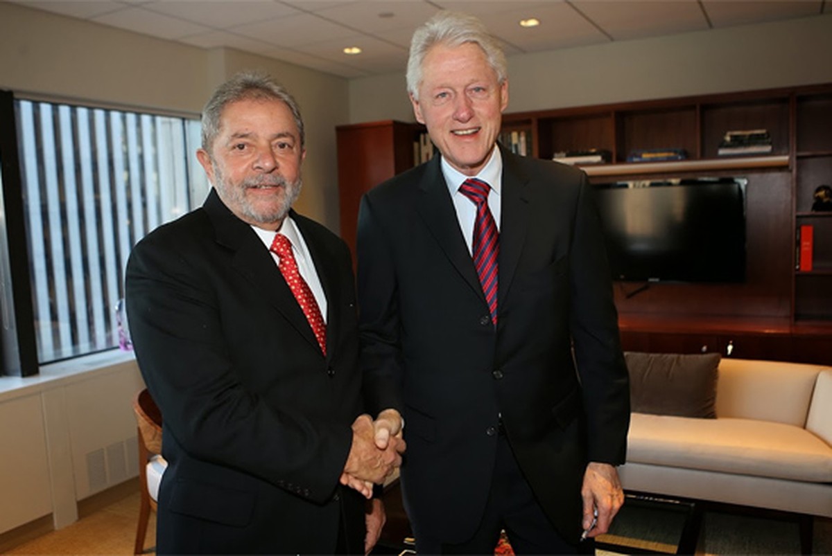 Bill Clinton cumprimenta Lula por vitória e elogia sistema eleitoral