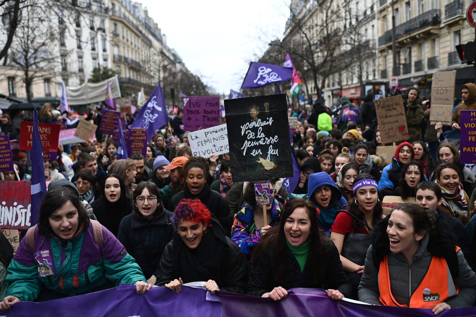 Manifestação para marcar o Dia Internacional da Mulher em Paris, na França, em 8 de março de 2023. Christophe Archambault / AFP