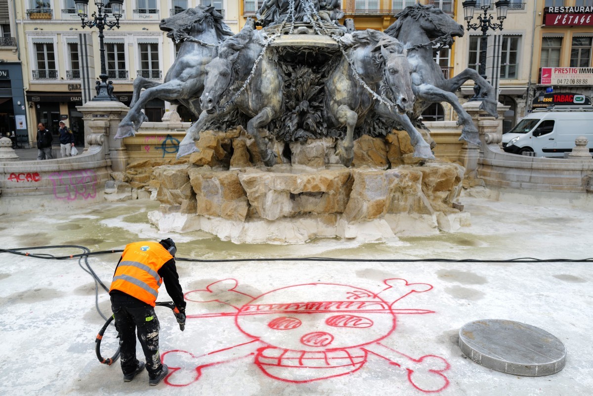França prepara toques de recolher após onda de protestos, mas governo descarta estado de emergência