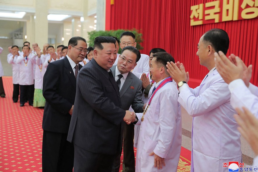 Kim Jong-un declara 'vitória' sobre a Covid-19 na Coreia do Norte, três  meses após primeiro caso