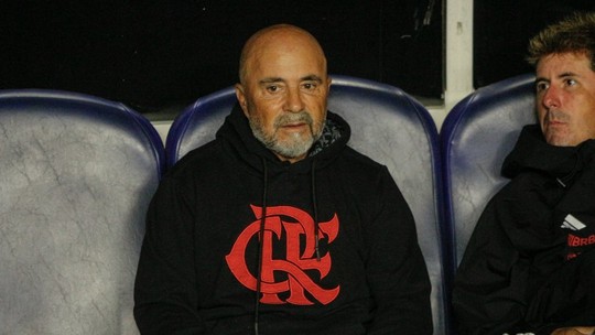 Sampaoli inicia preparativos do Flamengo para jogo com o Bahia em treino com clima frio e distante