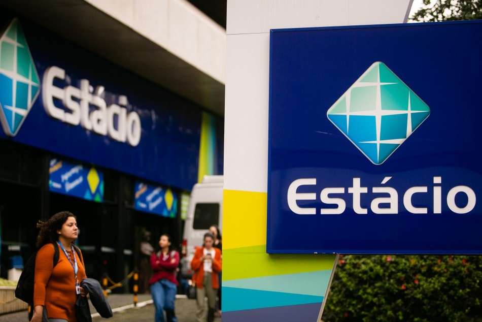Fusão à vista? Afya, gigante de medicina, e Yduqs, dona da Estácio, estão em negociação - QTU Questões do Universo