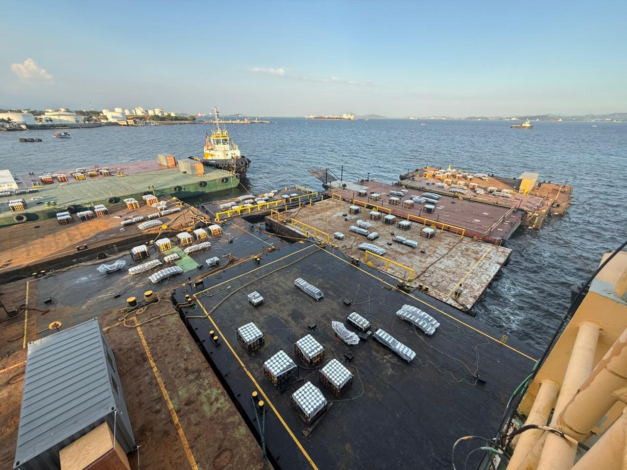 R&eacute;veillon 2026: montagem das 19 balsas com os fogos que iluminar&atilde;o a virada do ano em Copacabana entra na reta final