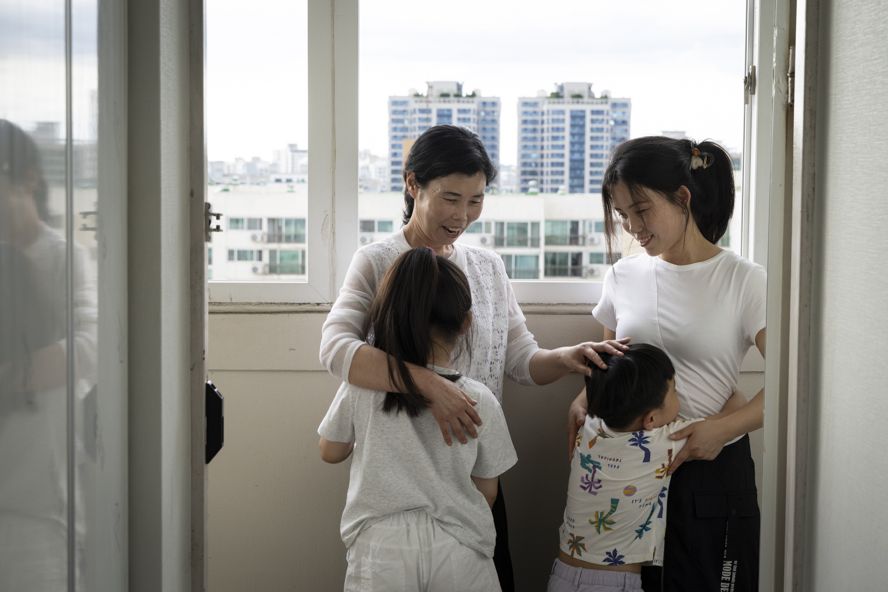 'Para viver e andar de cabeça erguida': A família que fugiu da Coreia do Norte de barco em busca de liberdade