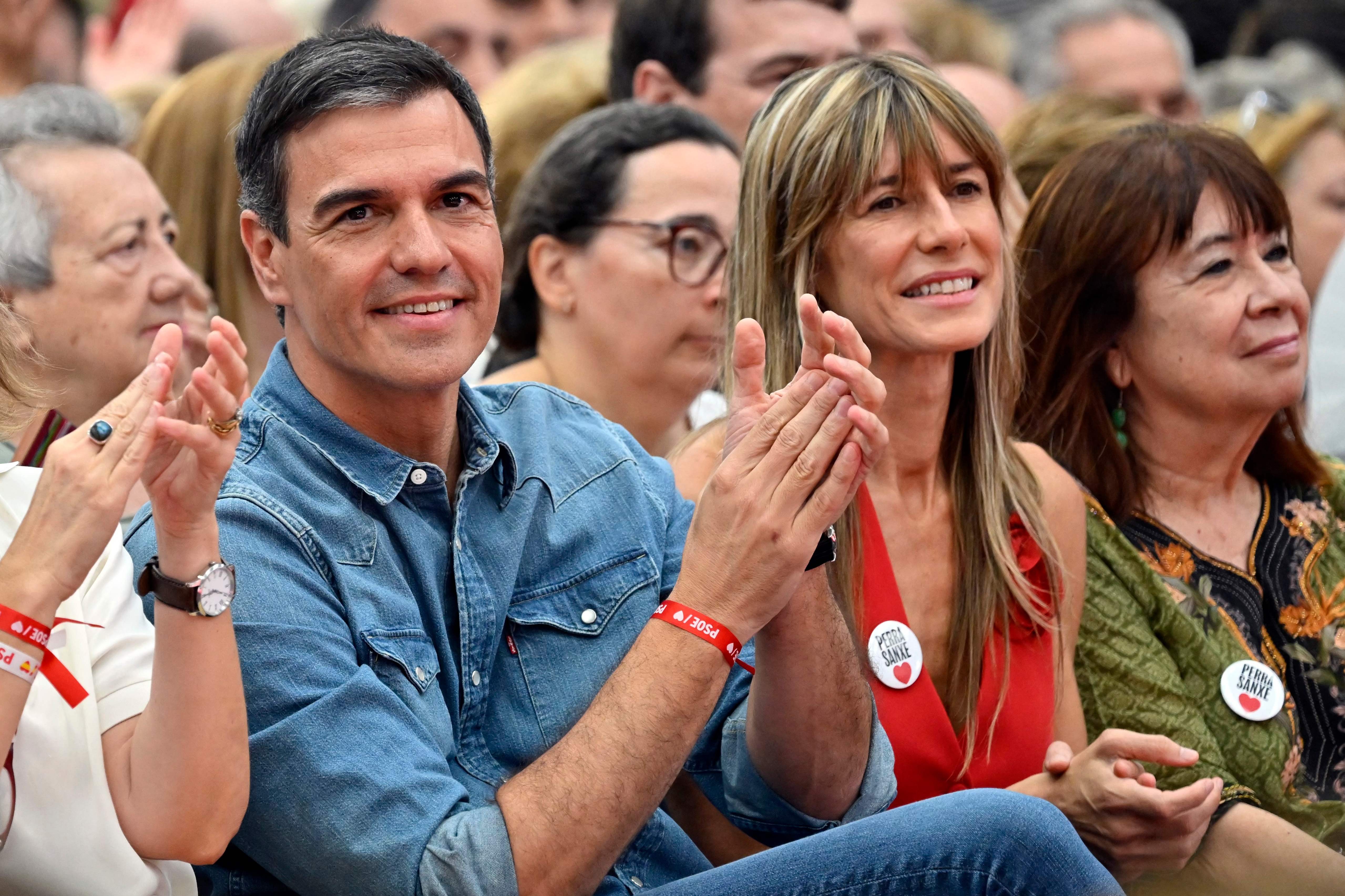 Esposa de premiê da Espanha será julgada por corrupção e tem passaporte retido