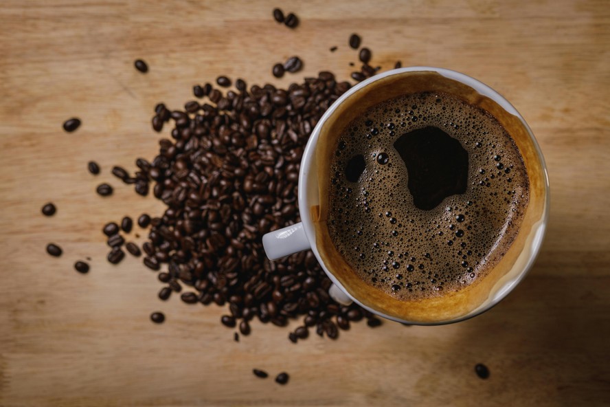 Café preto, sem adoçantes, tem benefícios para a saúde