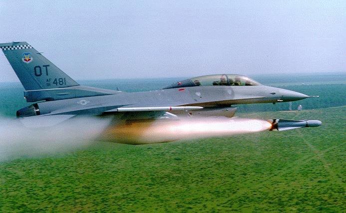 Com escassez de interceptadores, Ucrânia usa caças F-16 para derrubar drone | Mundo | QTU Notícias