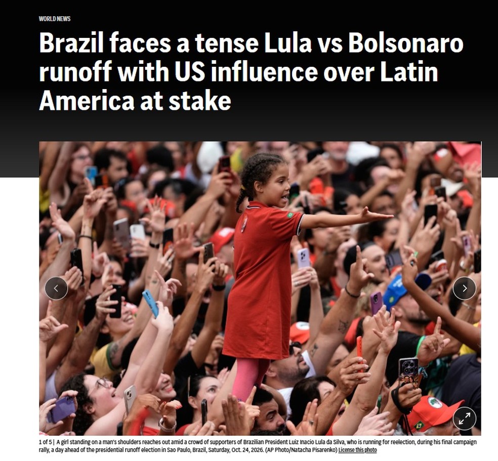 Reportagem da Associated Press destaca a disputa entre Lula e Flávio Bolsonaro e aponta a influência dos Estados Unidos na América Latina como um dos principais fatores em jogo na eleição brasileira — Foto: Reprodução