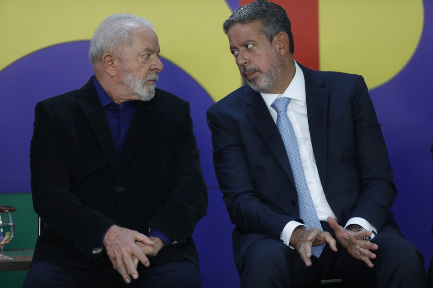 Lula e Lira: negociação intermediada pelo presidente da Câmara envolve a vice-presidência de Negócios de Varejo e o comando da Caixa Asset, corretora de valores, para o PL de Bolsonaro