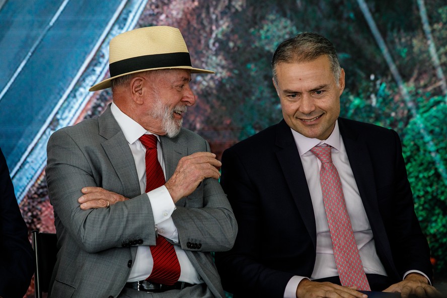 Presidente Lula e Renan Filho na Cerimônia de assinatura do contrato de concessão da BR-381