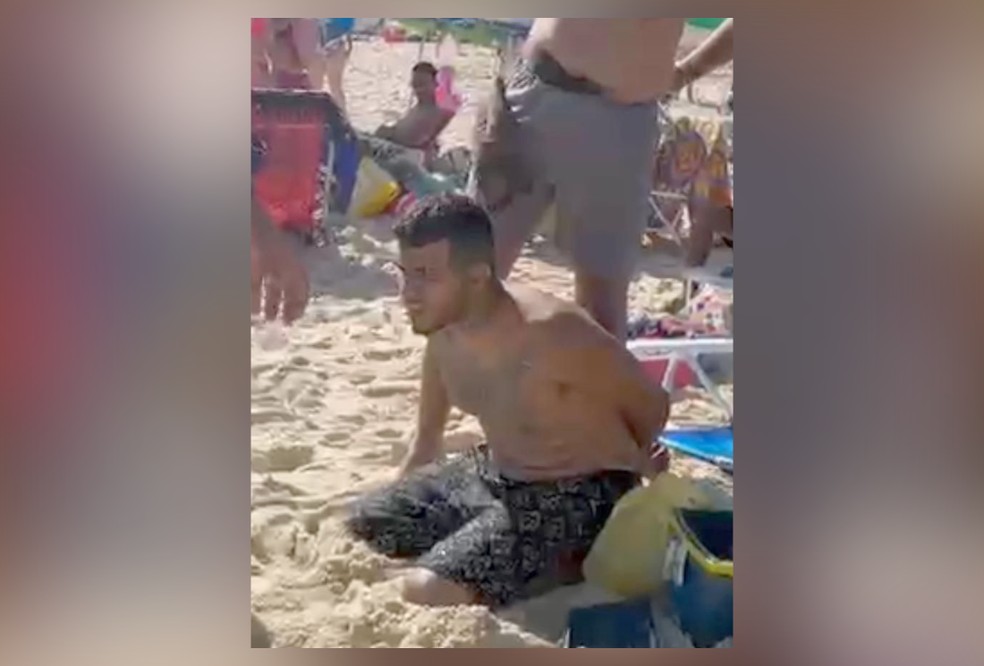 Daniel Rodrigues dos Santos, o Bozo, foi preso com outros dois homens na Praia de S&atilde;o Conrado &mdash; Foto: Reprodu&ccedil;&atilde;o