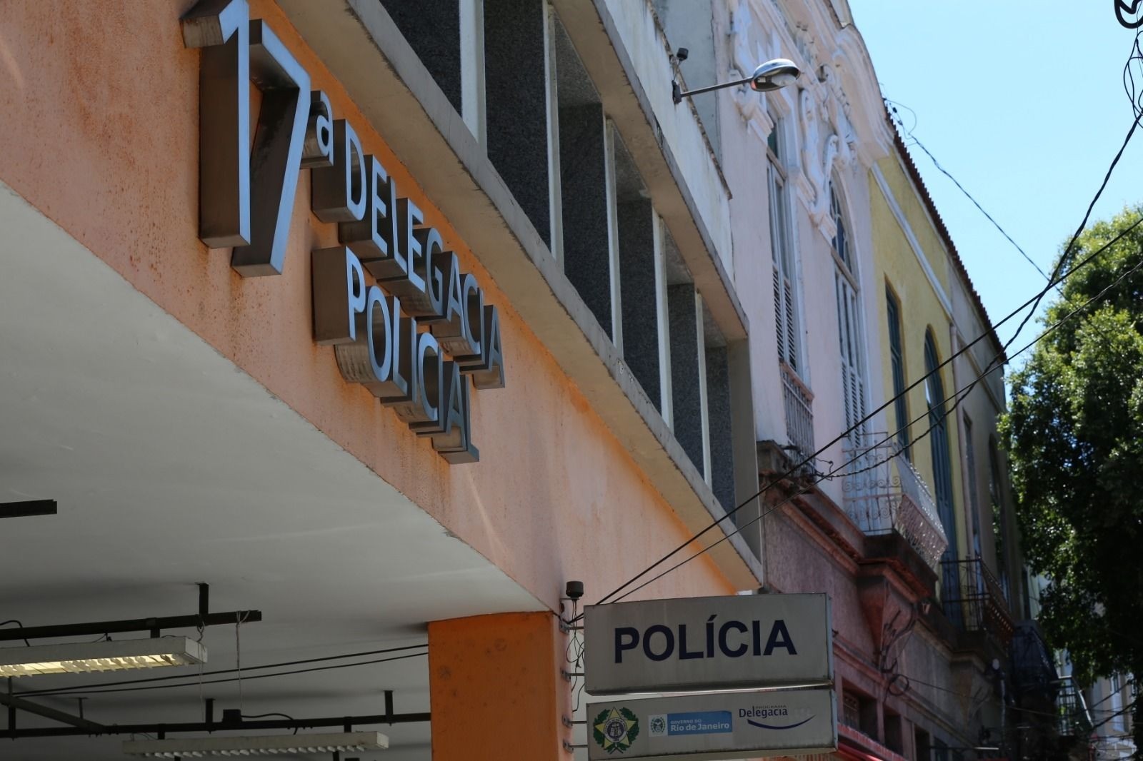 Polícia Civil intercepta ônibus com duas mil camis