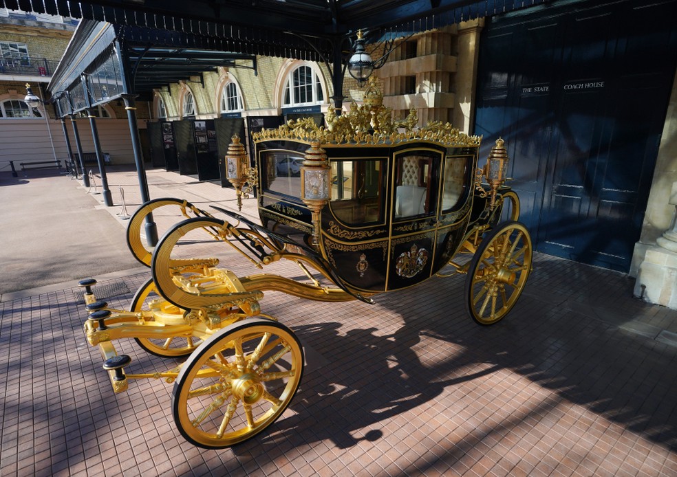 A carruagem do Jubileu de Diamante tem ar-condicionado, vidros elétricos e suspensão hidráulica — Foto: Reprodução/Família Real