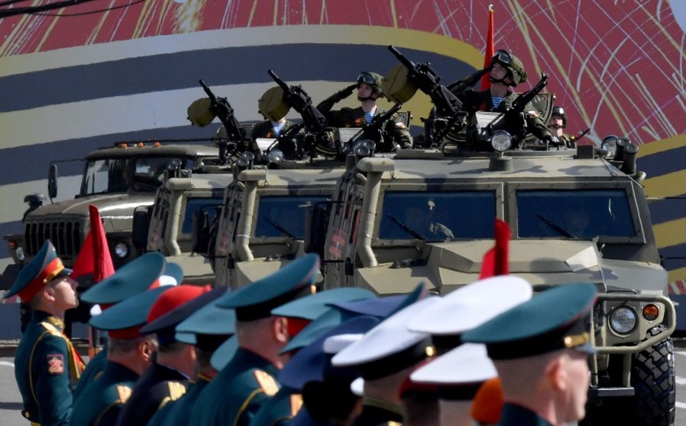 Equipamentos militares russos participam de parada militar em Moscou  — Foto: Olga Maltseva/AFP