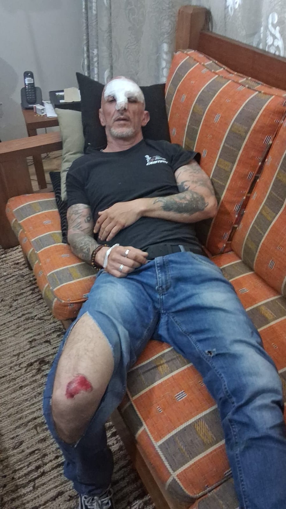 Clavinhos is in severe pain after a motorcycle accident on Tuesday afternoon — Photo: Personal archive