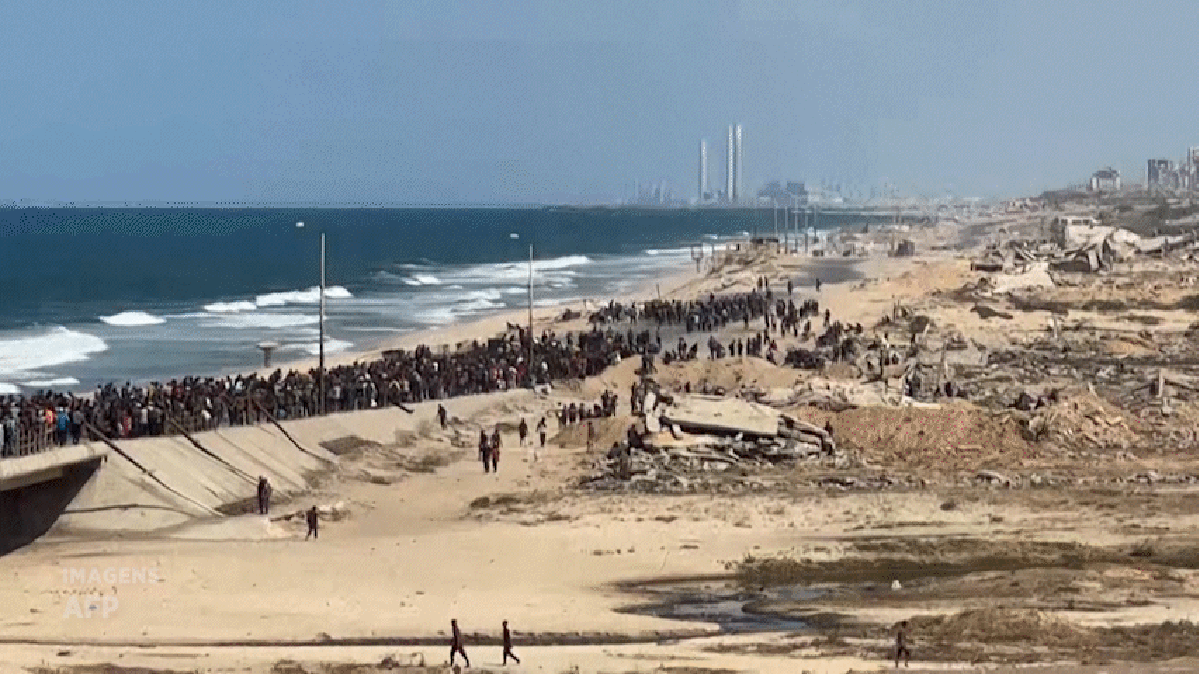 Vídeo mostra milhares de palestinos voltando para o norte de Gaza após início do cessar-fogo