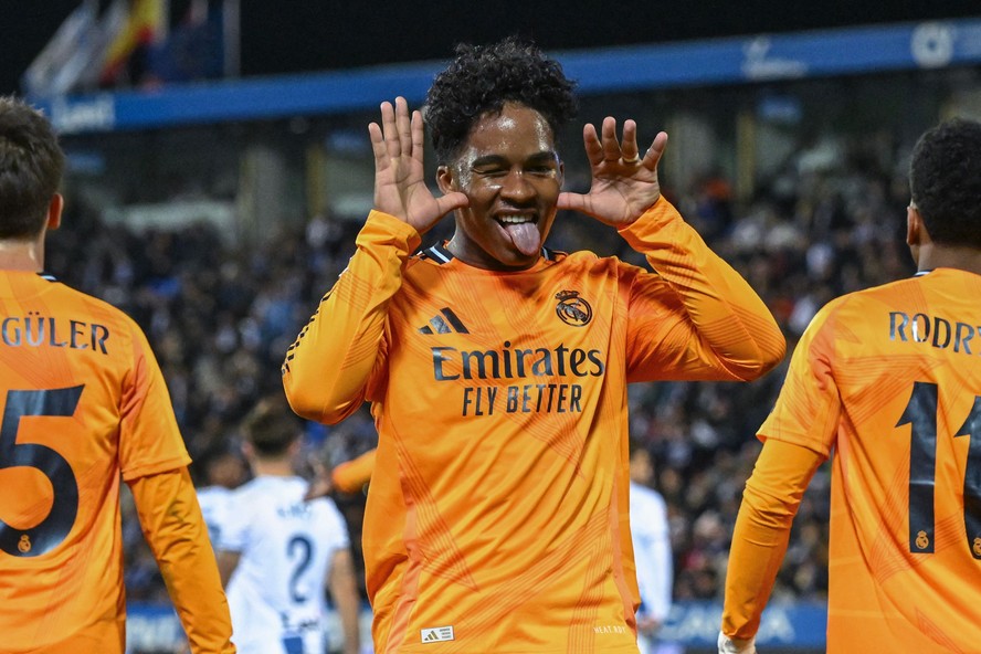 Endrick comemora gol pelo Real Madrid
