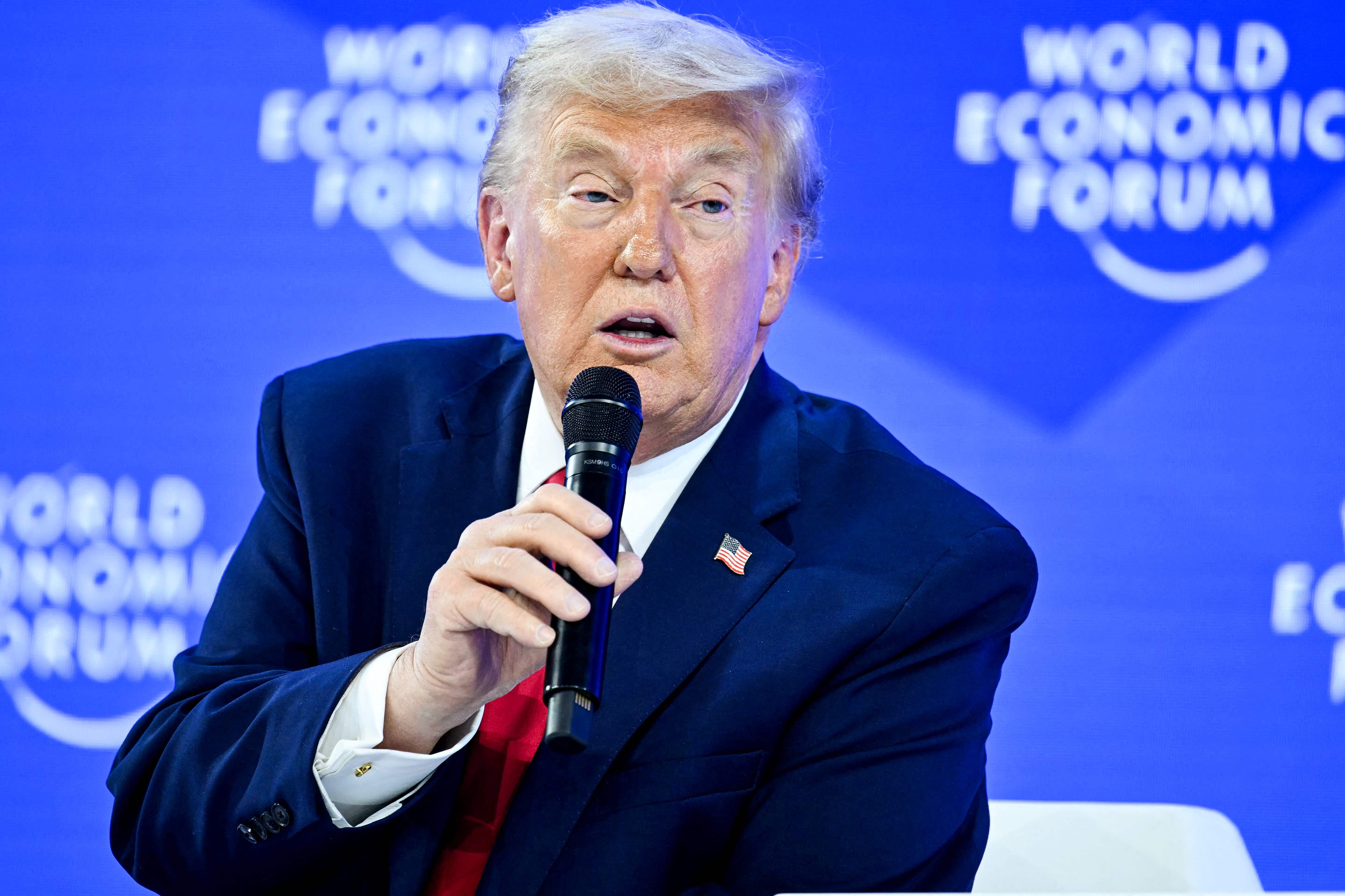 Trump diz que Canad&aacute; s&oacute; 'vive gra&ccedil;as aos EUA' ao criticar discurso de premier Carney em Davos: 'Deveria ser grato'