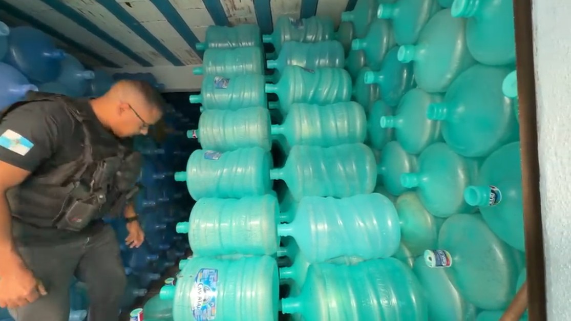 Operação mira fábrica de gelo e distribuidora de água da milícia de Juninho Varão - Foto