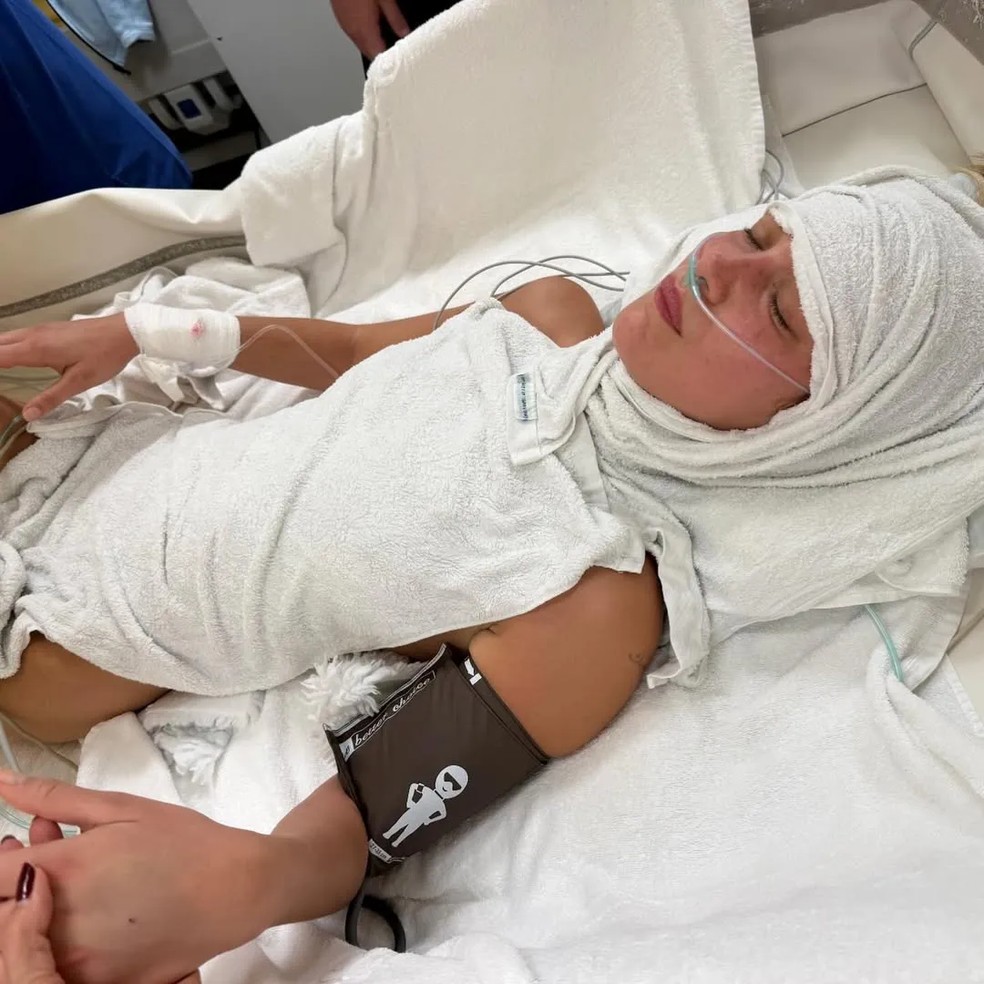 Bella, de 28 anos, foi diagnosticada com a doença em 2012 — Foto: Reprodução/ Instagram