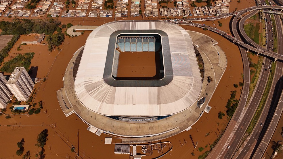 Arena do Grêmio, estádio do tricolor gaúcho, inundado após as enchentes do RS — Foto: Carlos Fabal/AFP