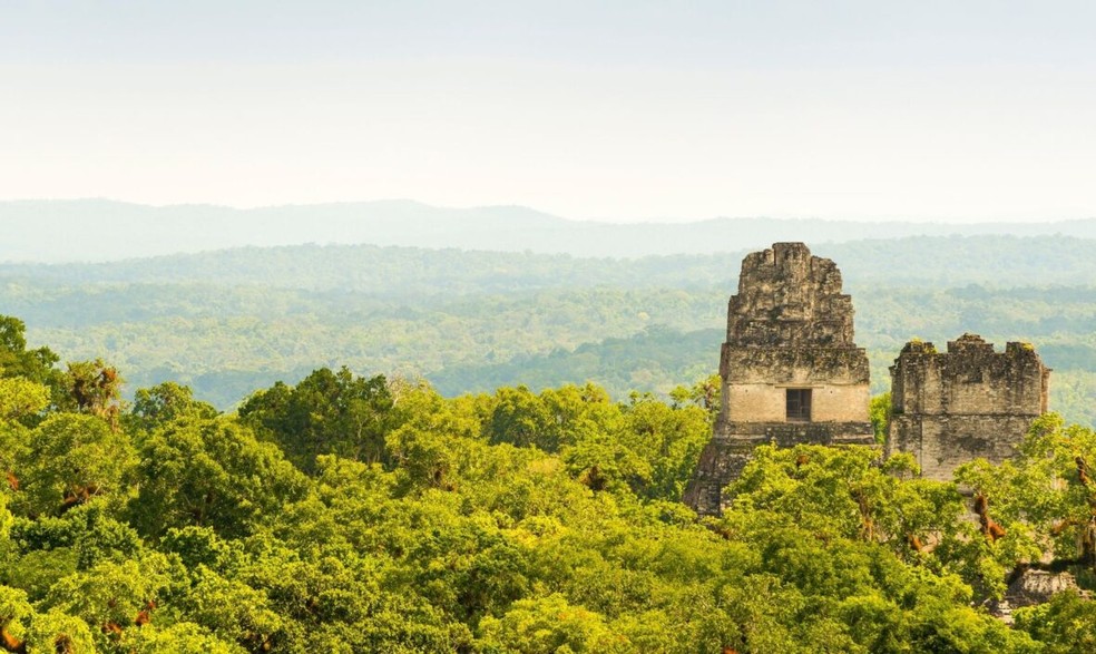 Templo da Serpente Bicéfala (chamado Templo IV), de 65 metros de altura, no Parque Nacional de Tikal, na Guatemala, — Foto: Reprodução