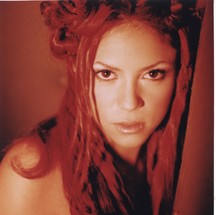 Shakira em 1999 — Foto: Divulgação