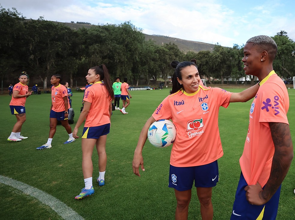 Seleção brasileira durante treino no CT da LDU, em Quito, durante a Copa América — Foto: Lívia Villas Boas/CBF