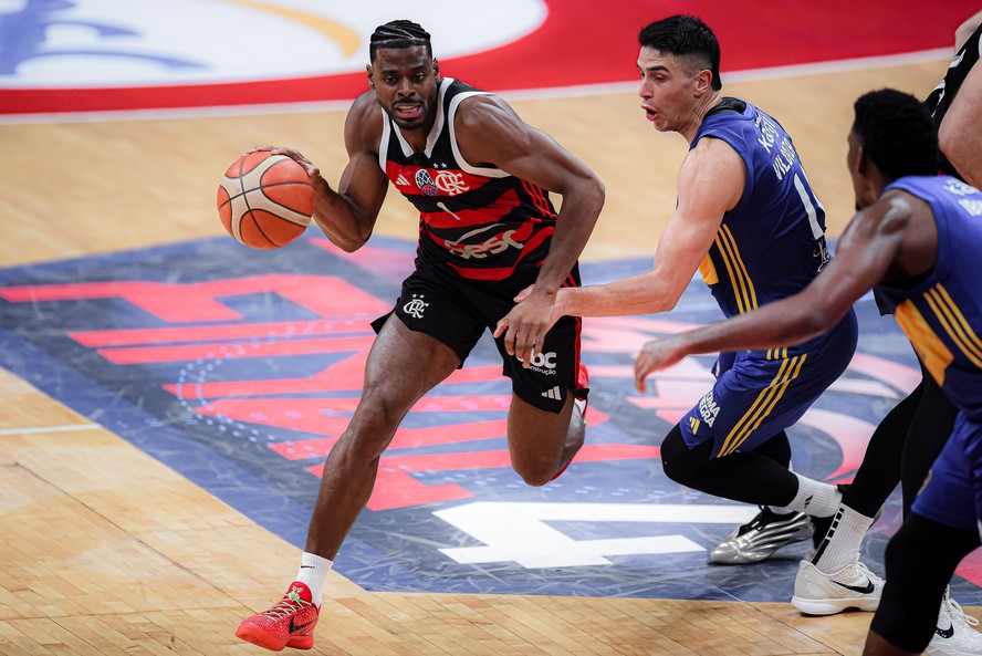 Flamengo atropela Boca Juniors na final da Champions das Am&eacute;ricas de  basquete e &eacute; tricampe&atilde;o continental