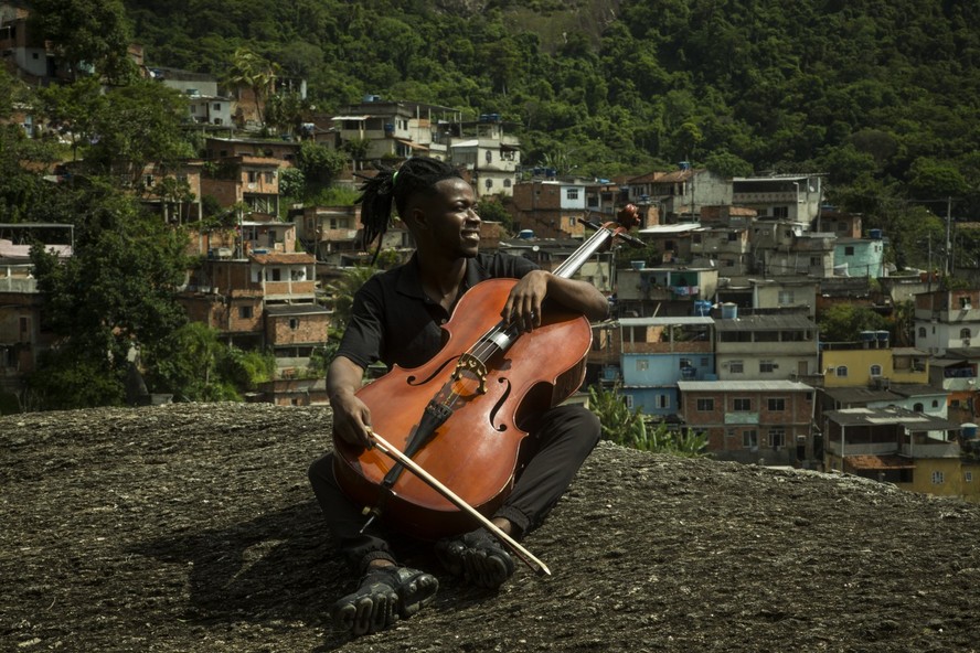 O violoncelista Luiz Carlos Justino, acusado injustamente
