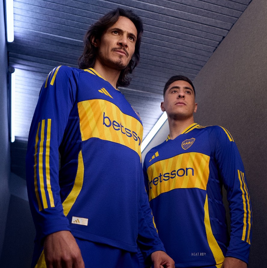 Boca Juniors lanca nova camisa inspirada em trem que passa ao lado do estadio de La Bombonera veja fotos