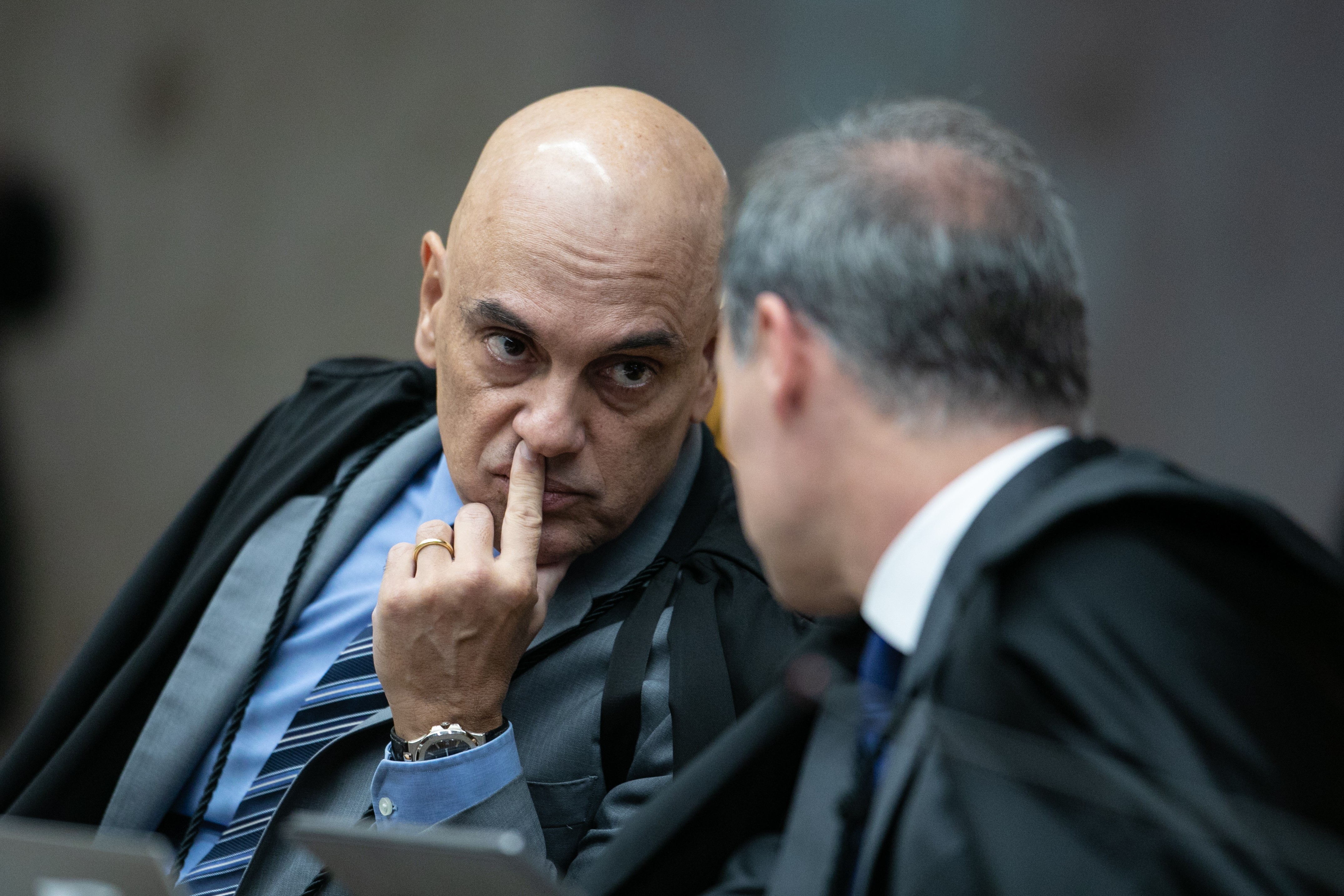 Ala do STF aliada a Moraes prevê que plenário terá que discutir validade de mensagens de Vorcaro - QTU Questões do Universo