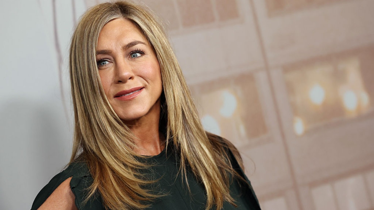 Jennifer Aniston revela desejo de ser mãe e explica por que não considera adoção: 