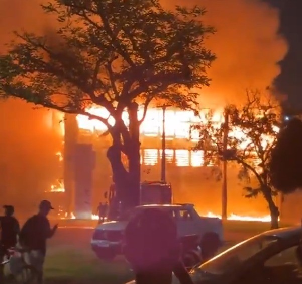 Incêndio na UFPE causou 'grandes danos' em prédio que abriga laboratórios, e pesquisas foram afetadas, diz universidade