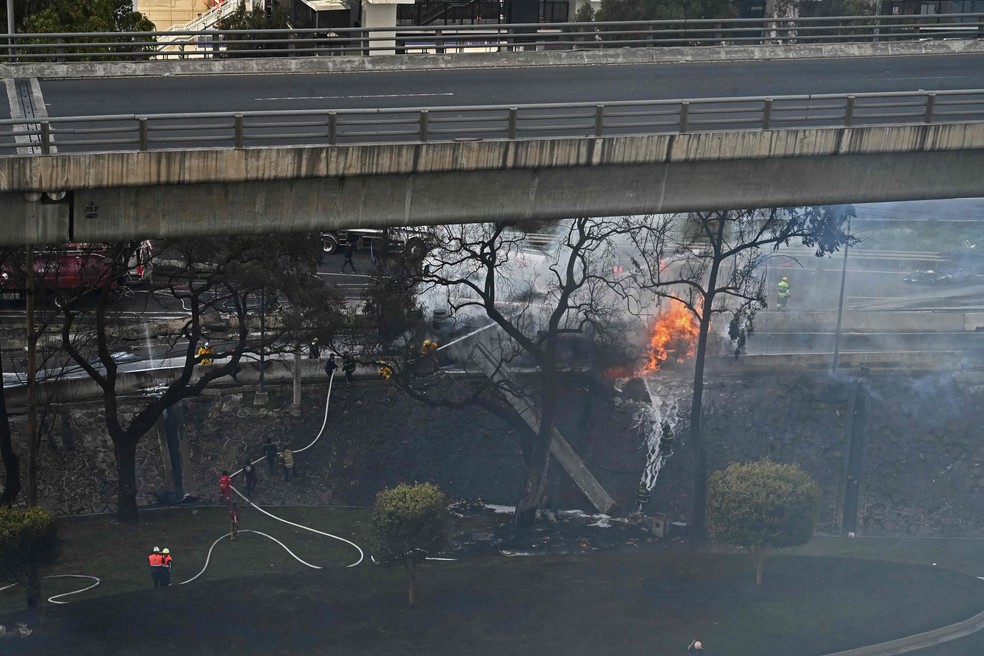 Mais de 60 pessoas ficaram feridas, 19 delas gravemente, após a explosão de um caminhão de gás na Cidade do México — Foto: Valentina ALPIDE / AFP