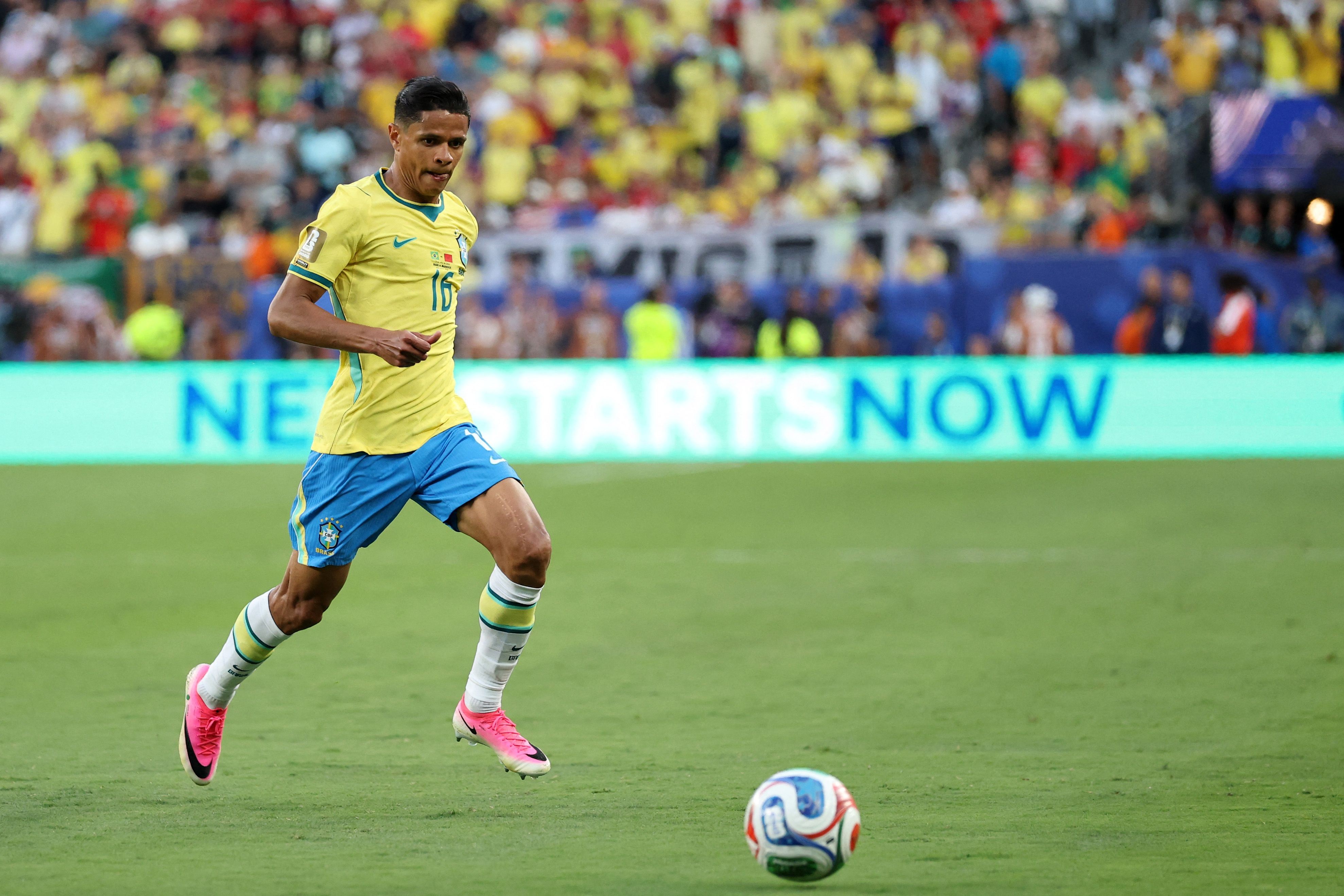 Douglas Santos lamenta eliminação na Copa do Mundo