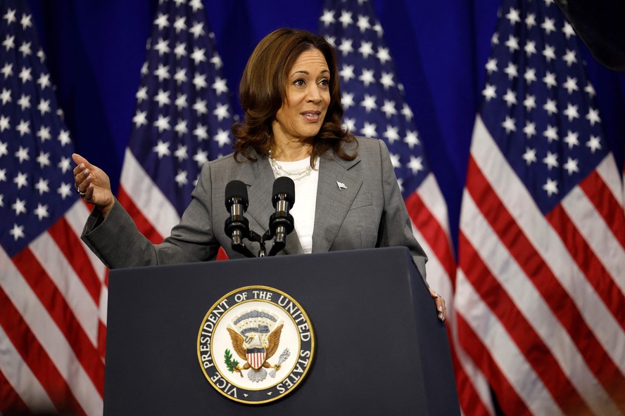 Kamala Harris discursa durante evento na Universidade de Maryland